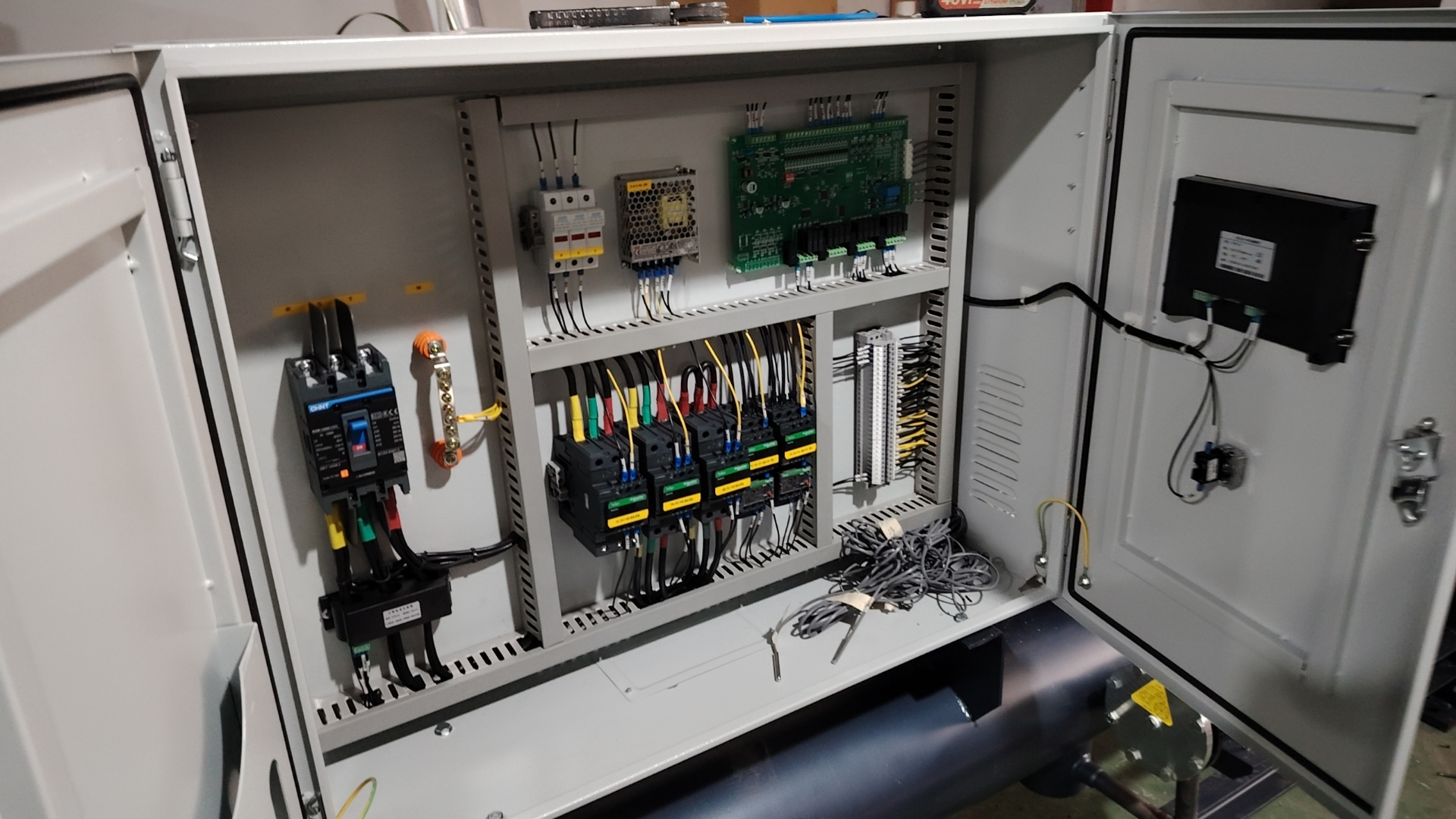Voiko 3-vaiheinen 380 V 60Hz ja 3-vaiheinen 380 V 50 Hz: n jännitteet teollisuusjäähdyttimien käyttöä keskenään?